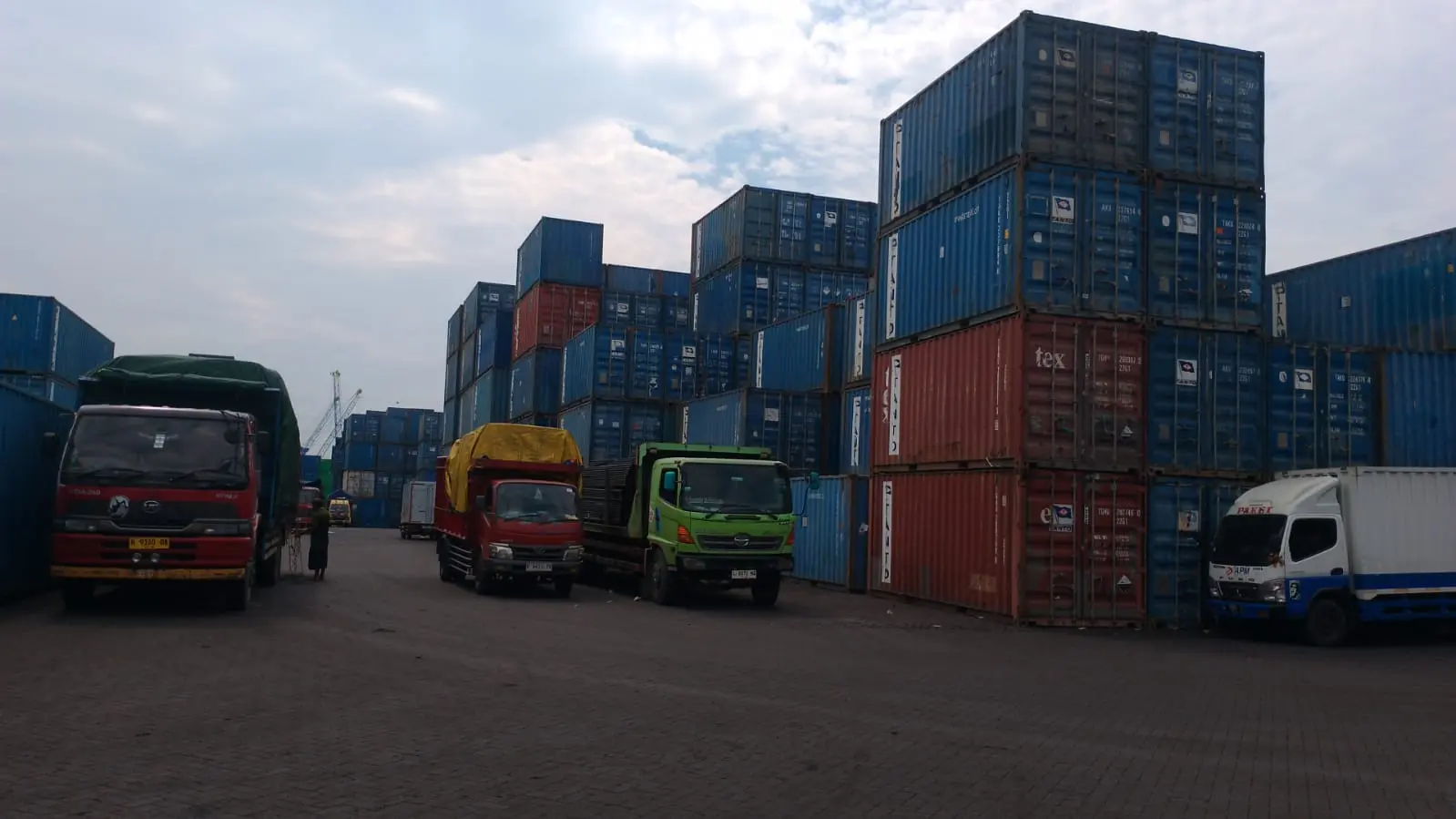 Armada pengiriman logistik Logistik RR